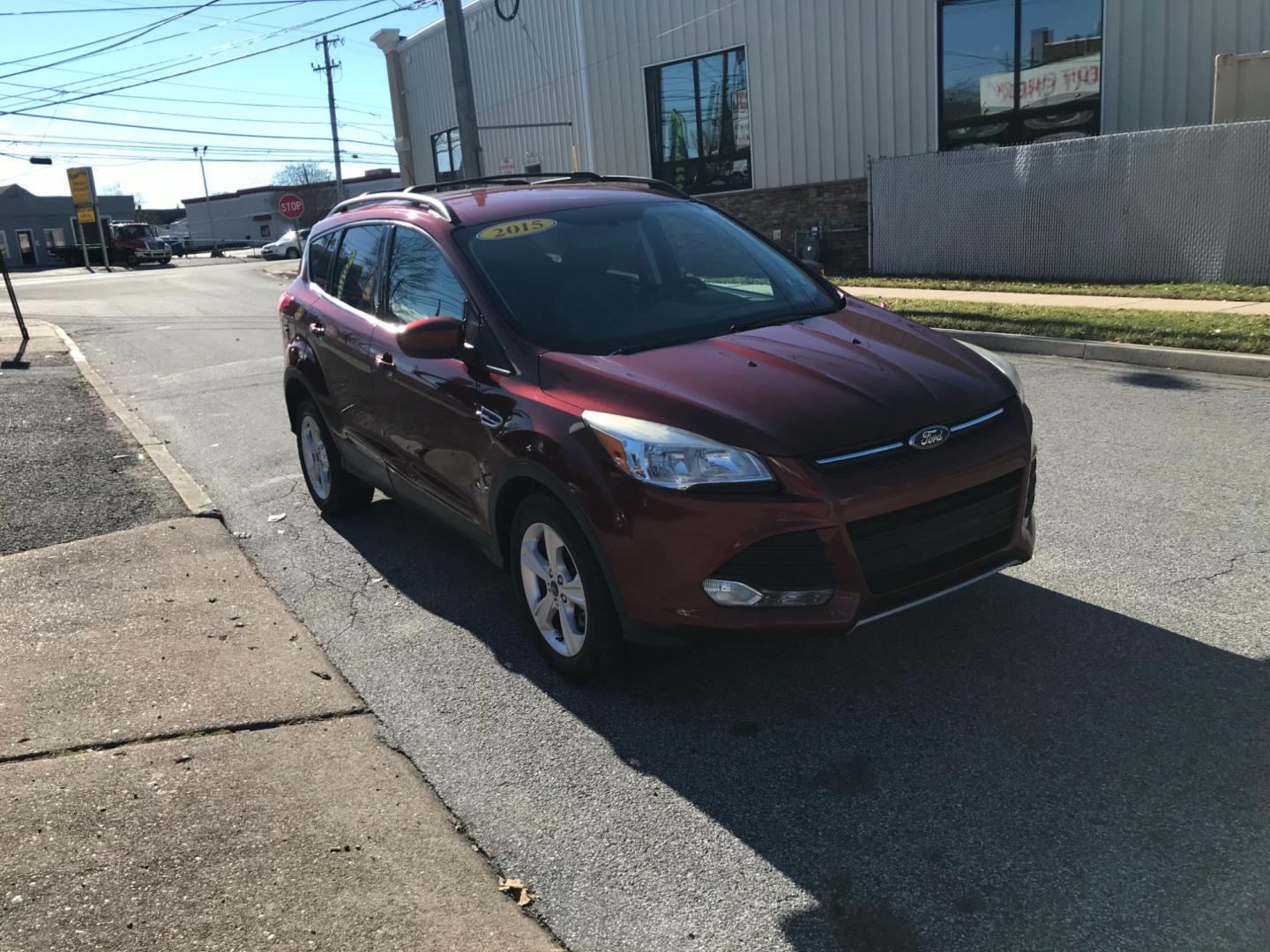 2015 Red /Gray Ford Escape SE (1FMCU9GX6FU) with an 1.6 V4 engine, Automatic transmission, located at 577 Chester Pike, Prospect Park, PA, 19076, (610) 237-1015, 39.886154, -75.302338 - Photo#3